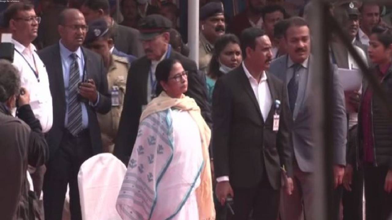 Bengal CM Mamata Banerjee refuses to go on stage amid sloganeering